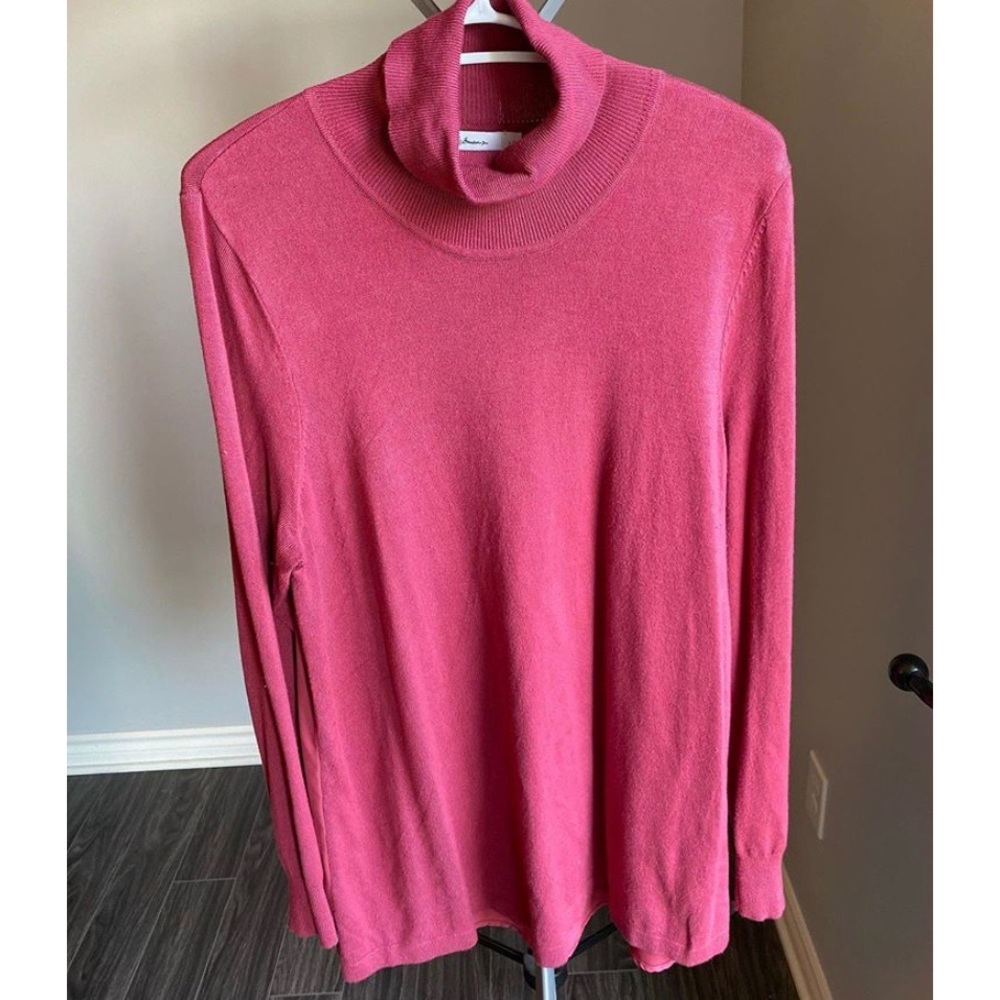 Tops - Picture 1 of 3